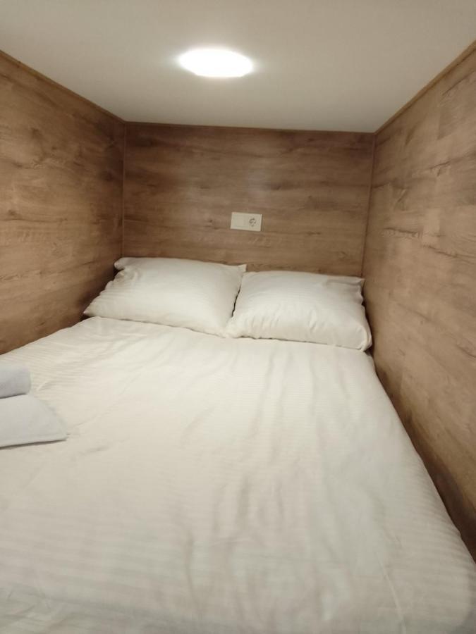 Hostel Voyage Kiev Bagian luar foto