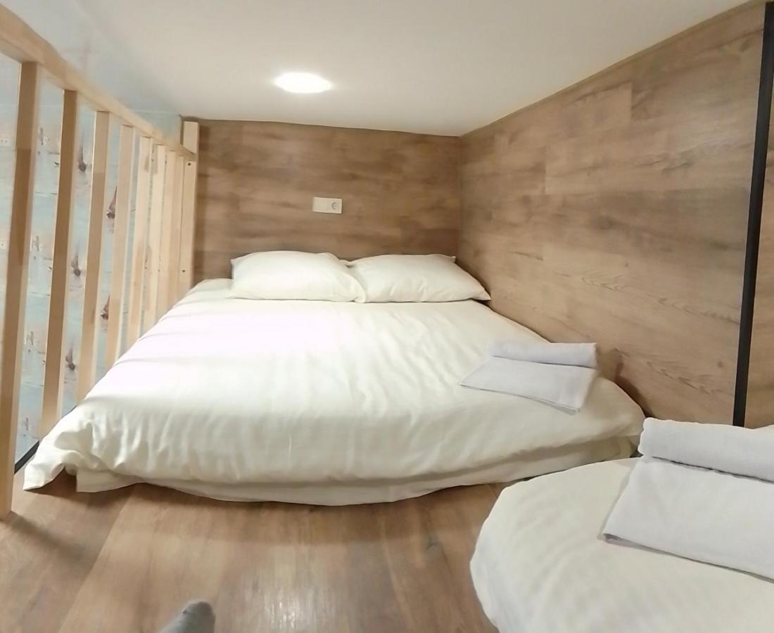 Hostel Voyage Kiev Bagian luar foto